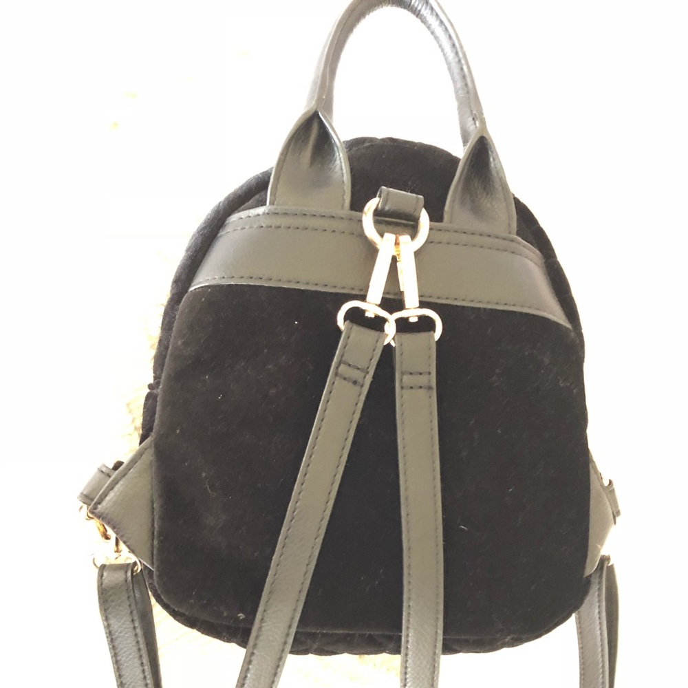 Backpack - Picture 3 of 4